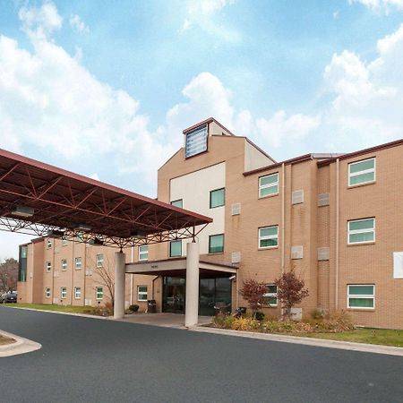 Travelodge By Wyndham Romulus Detroit Airport Экстерьер фото