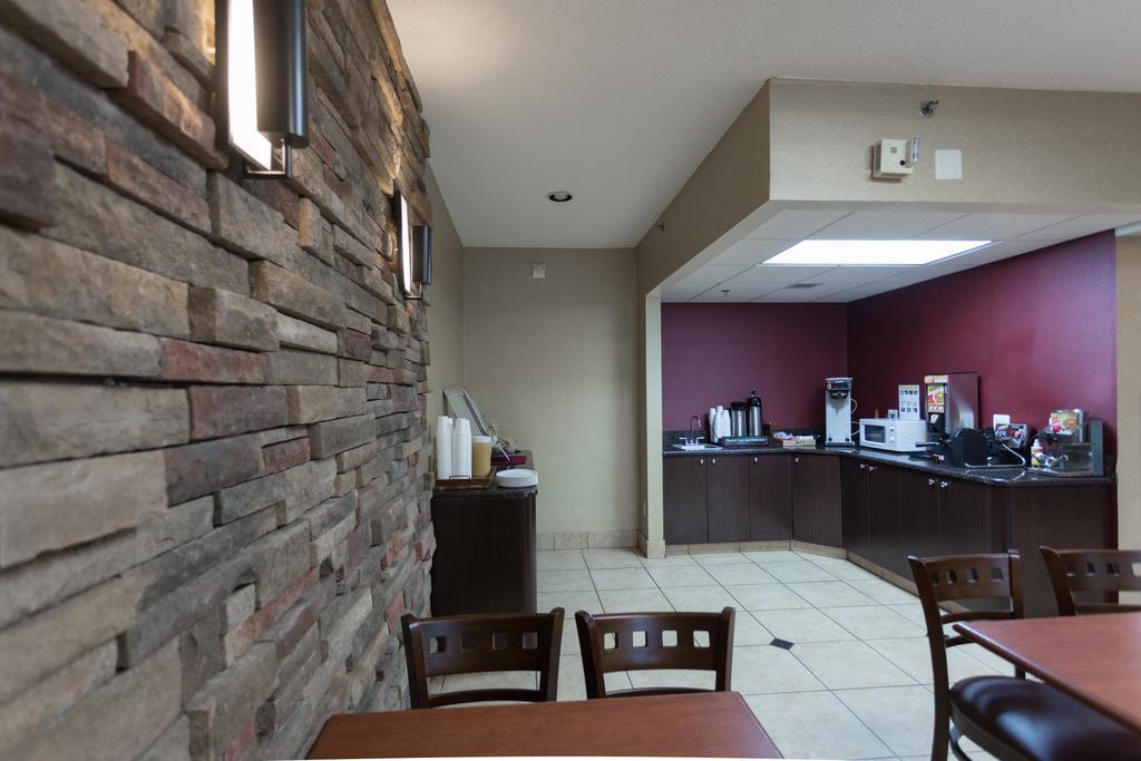 Travelodge By Wyndham Romulus Detroit Airport Экстерьер фото