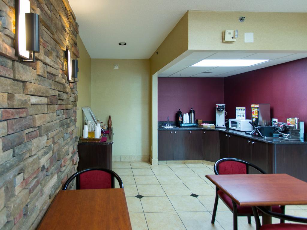 Travelodge By Wyndham Romulus Detroit Airport Экстерьер фото
