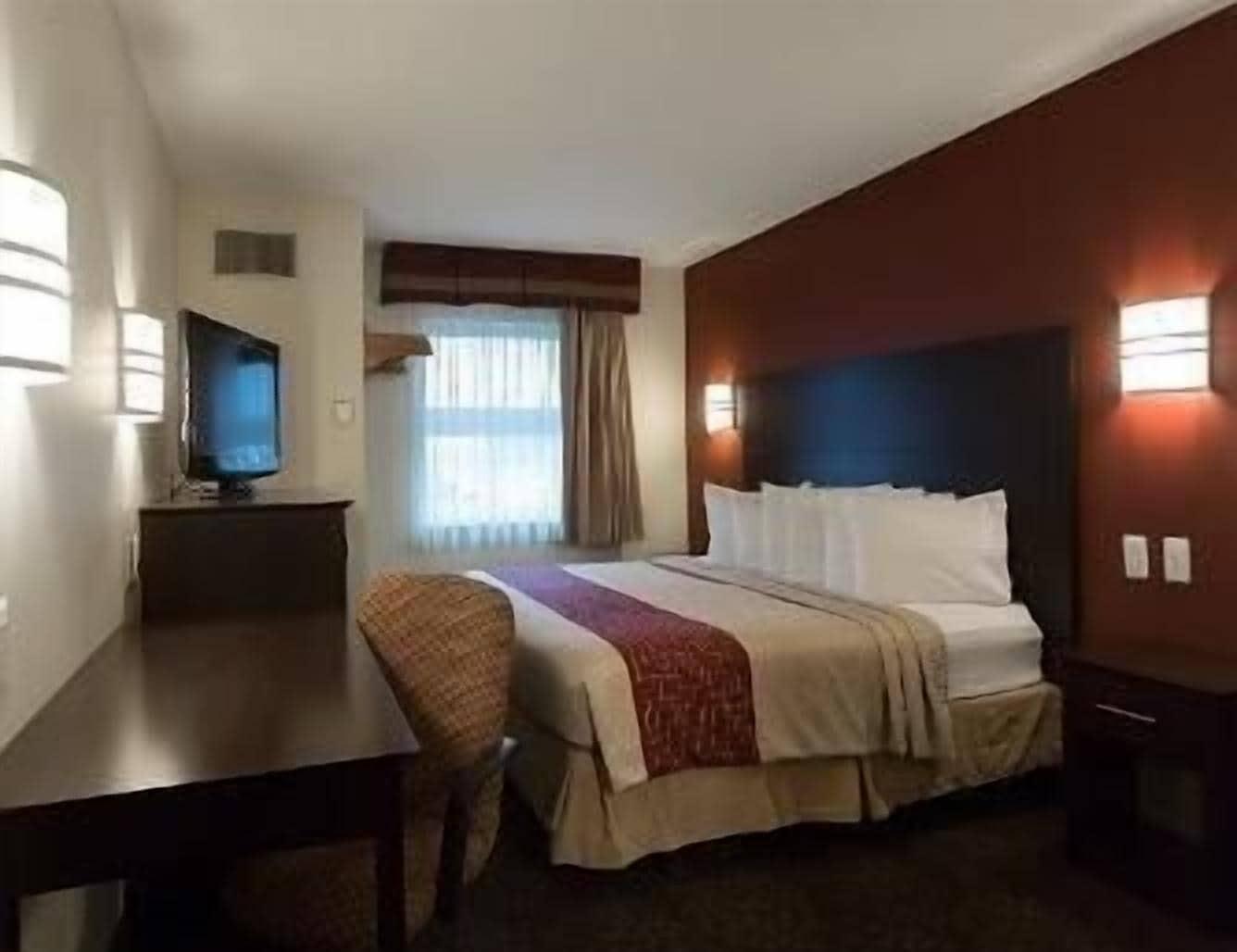 Travelodge By Wyndham Romulus Detroit Airport Экстерьер фото