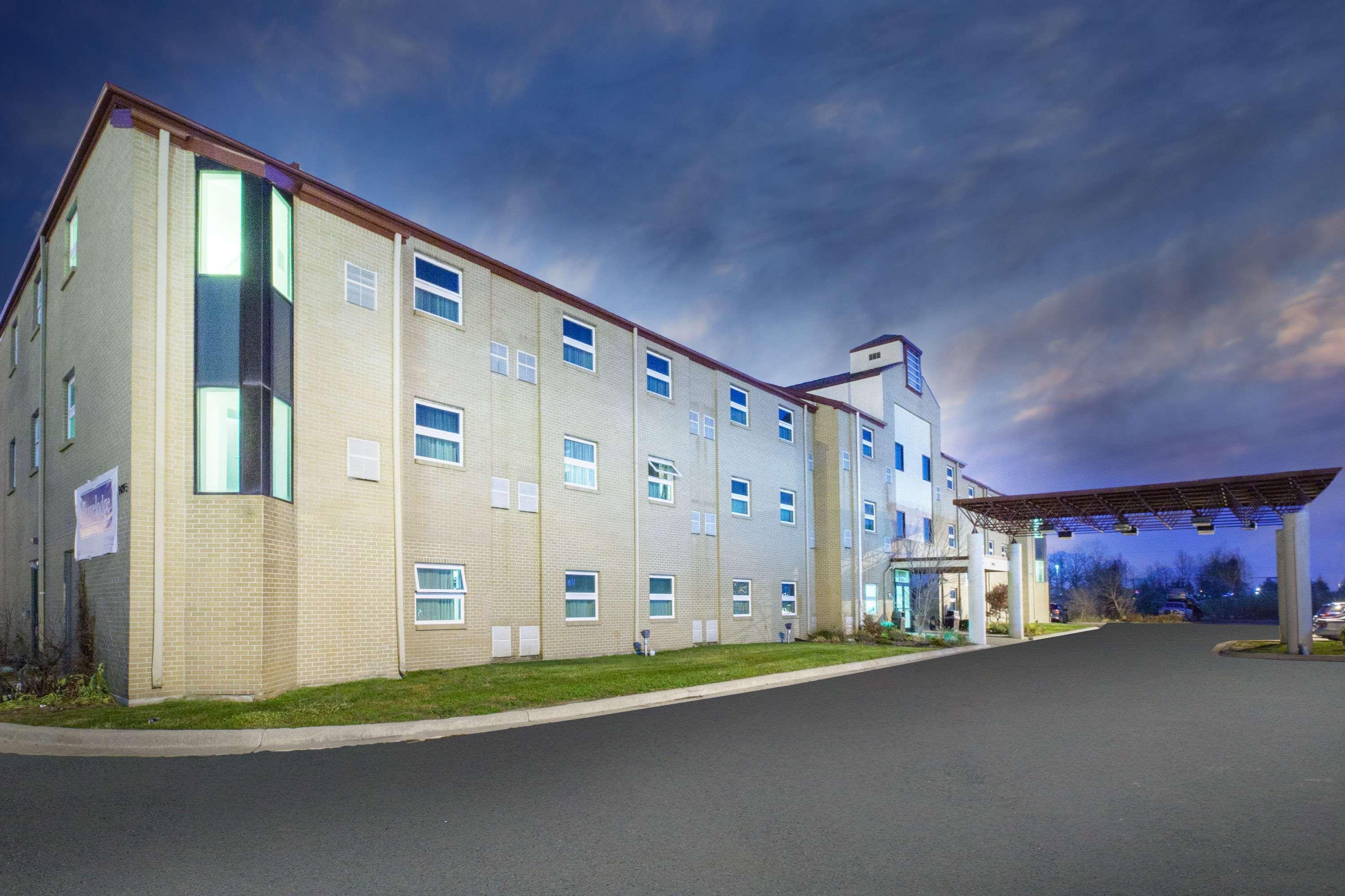 Travelodge By Wyndham Romulus Detroit Airport Экстерьер фото